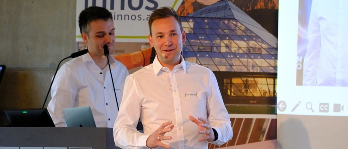 Roland Tiefnig und Armin Hofmann im Saal der Wirtschaftskammer Lienz am Rednerpult