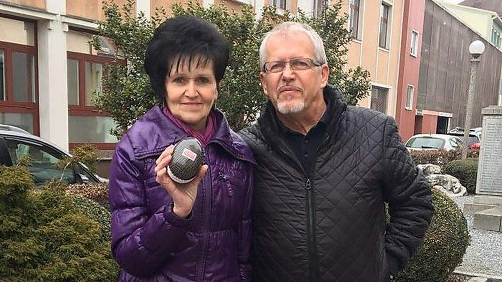 Monika Wölkart hat das letzte Ei, das der Osterhase in Voitsberg versteckt hat, entdeckt