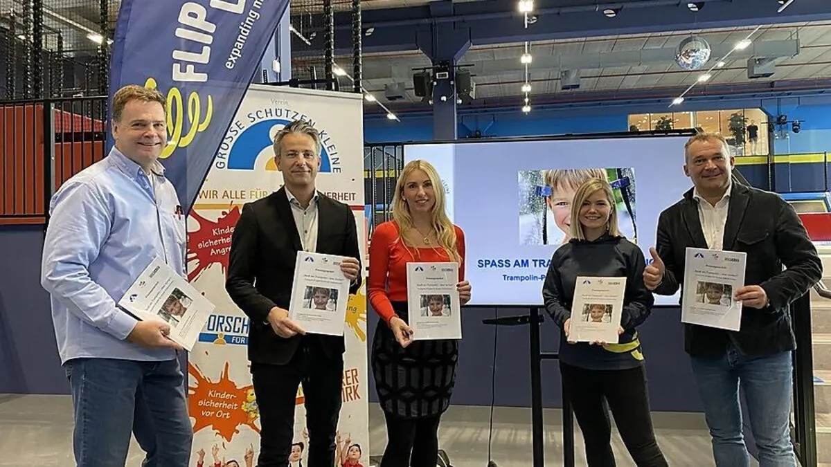 Von links: Peter Spitzer, Leiter des Forschungszentrums für Kinderunfälle, Kurt Hohensinner (ÖVP), Elisabeth Fanninger, Projektleiterin beim Verein "Große schützen Kleine", Kathrin Hiller, Projektleiterin im Flip Lab Center West und Holger Till, Leiter der Kinder- und Jugendchirurgie Graz
