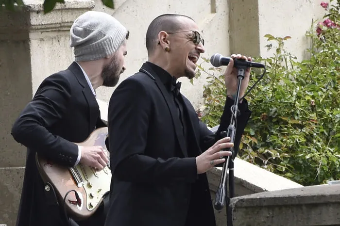 Linkin Park zählt zweifellos zu den erfolgreichsten Rockbands der Welt. Nicht nur in den USA, auch in Europa sind sie Superstars. Zu ihren erfolgreichsten Hits zählten "Numb" und "In the End".
