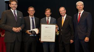 Wirtschaftsminister Harald Mahrer, die &quot;Polychem&quot;-Geschäftsführer Roland Grasch und Alfred Fuchs, Wirtschaftskammer-Präsident Christoph Leitl, Spartenobmann-Stv. Karl Pisec