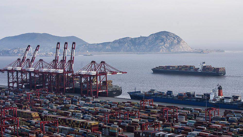 Vor allem der Export stützt das Wachstum in China. Im Bild: Der Hafen Shanghai