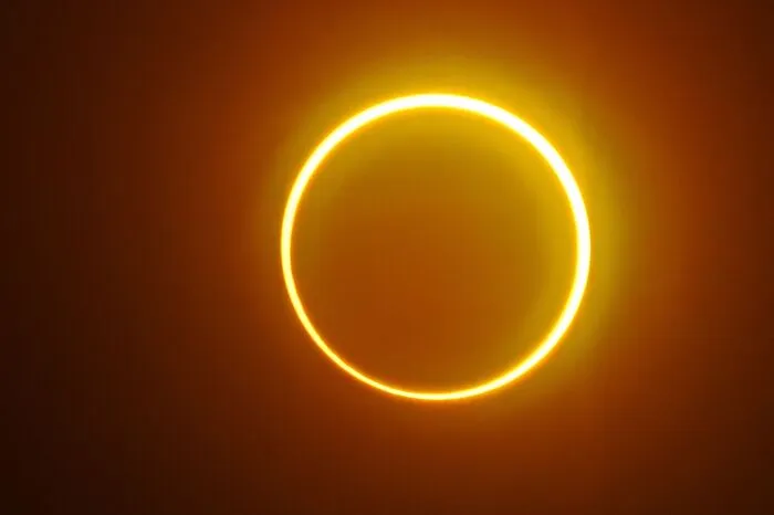 Eine solche ringförmige Sonnenfinsternis ist meist nur in einem kleinen Gebiet sichtbar.