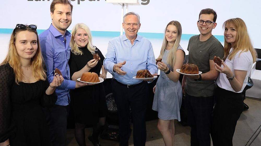 ÖVP-Wien-Chef Karl Mahrer (Mitte) wird nicht nur im Homeoffice von Kuchen gestört