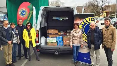 Lions Clubs Friesach und Althofen sammeln am Aktionstag, 2.4.2016, die Präsidenten Christian Perchtold links und Erwin Krammer rechts
