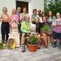 Stefanie Tembl (Osttiroler Bienenladen), Iris Rampitsch (Stadtmarketing Lienz), Johann Ackerer (Natur- & Kräuterdorf Irschen), Claudia Ambrosch (Claudias BlumenSchmuck), Josef Oberlojer (Stadtgärtnerei Lienz), Maria Steinringer (Haargefühl), Bürgermeisterin Elisabeth Blanik, Roman Berger (Stadtgärtnerei Lienz), Christine Wallensteiner (Osttiroler Heilräucherwerk), Olivia Tschapeller (Tschapeller – Deine Gärtnerei), Sophie Kleinlercher (Friseur Krehaartiv) und Tanja Eberhard (Unikat Lebenshilfe Tirol).