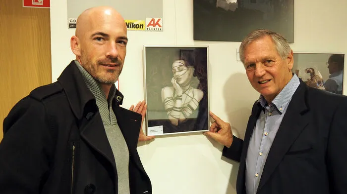 Heuer riefen die Naturfreunde Kärnten die 50. Foto - Landesmeisterschaft aus. Donnerstagabend prämierte Foto-Landesreferent Norbert Steiner (rechts am Foto) die Sieger im Klagenfurter ÖGB-Haus. Das Foto des Jahres (Bildmitte) lieferte nach Ansicht der Jury der Schieflinger Thomas Gölles (am Foto links). . .