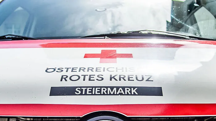 Top 10: Neun teils schwer Verletzte: Nach dramatischem Unfall auf B320 wurde auch der Notarzt alarmiert. Mehr dazu.   