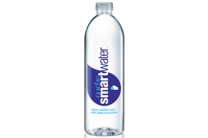 Glacéau Smartwater von Coca-Cola (30,5 Prozent)Das ist der Gewinner! Nach Angaben von Foodwatch wird beim "Smartwater" Wasser erst verdampft und dann wieder aufgefangen. Verlorene Mineralstoffe würden später wieder hinzugefügt. Im Handel koste der Liter 1,65 Euro und damit bis zu siebenmal mehr als herkömmliches Mineralwasser.
