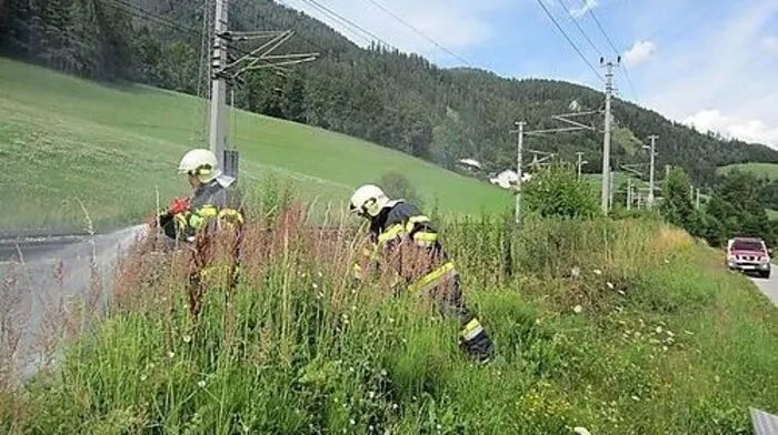 Mittels Hochdruck-Rohr des Tanklöschfahrzeuges konnte der Brand nach kurzer Zeit gelöscht werden