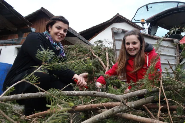 "Der Kranz ist Mädelssache", sagen Heike Platzer und Veronika Prödl.