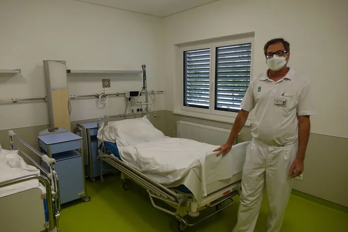Drei Zimmer mit jeweils zwei Betten gibt es in der Zentralen Ambulanten Erstaufnahme.