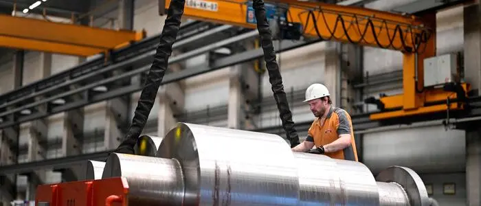 Vor allem für die krisengeplagte Industrie zeigen sich Lichtblicke, teilen die Wirtschaftsforscher des Ifo-Instituts mit