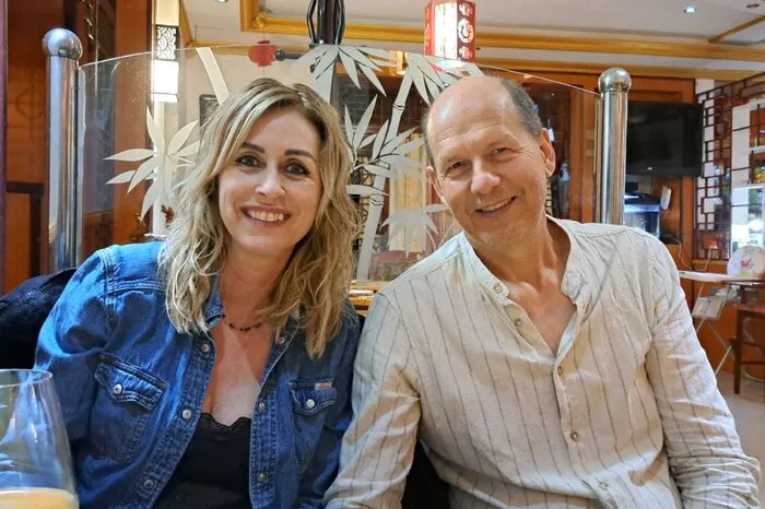 Buschenschankbetreiber Otto Knaus mit seiner Freundin Daniela.