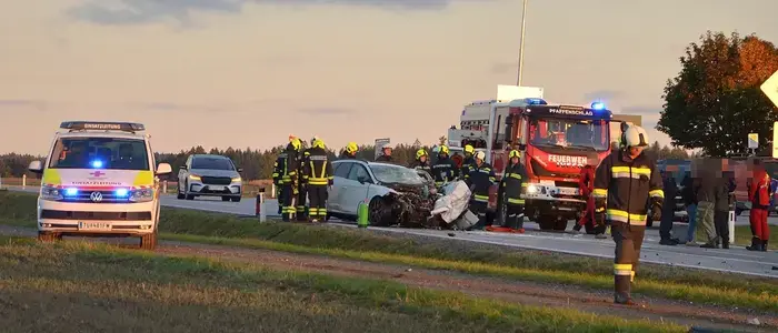 Laut Feuerwehr glich die Unfallstelle einem „Trümmerfeld“
