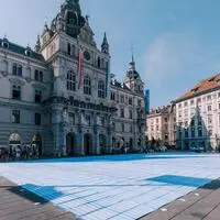 Das „Blaue Wunder“ zierte Ende Juni anlässlich der Wahl den Grazer Hauptplatz vor dem Rathaus