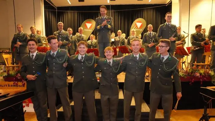 Die Schlagwerker der Militärmusik Kärnten brachten den Kultursaal in Steinfeld zum Beben: Elias Reiter, Tobias Baumgartner, Julian Baier, Lucas Hausharter, Lukas Egger und Niklas Ladinig 