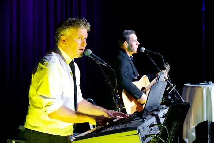 Die Live-Band Hakuna Matata begleitete die Gäste mit klassischen Ballmelodien, modernen Hits und tanzbaren Rhythmen.