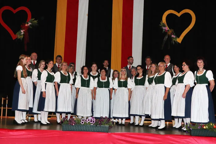 Der Himmelberger Volksliederchores unter der Leitung von Erika Zwischenberger.