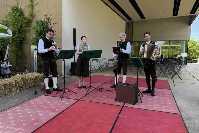 Untermalt von musikalischer Begleitung und umgeben von kulinarischen Highlights aus der Region, wurde der Sonntag zu einem unvergesslichen Erlebnis.