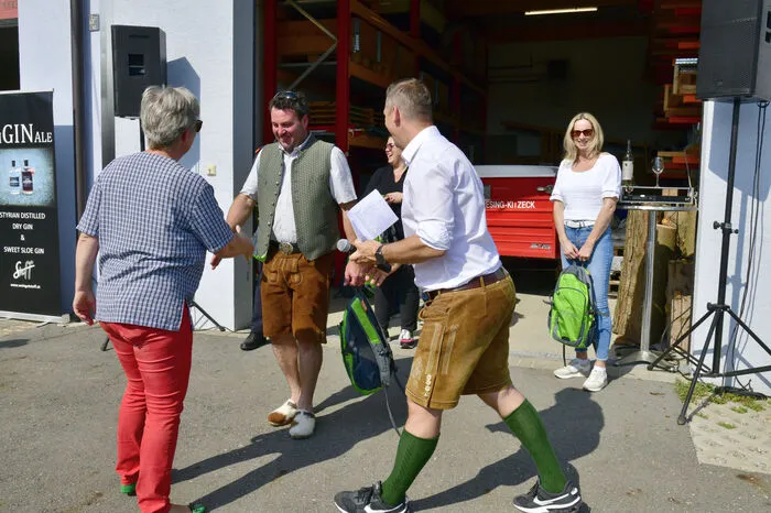 Mit Begeisterung und mit viel Beifall von den Besuchern wurden die Startnummern an die Ballonpiloten ausgegeben