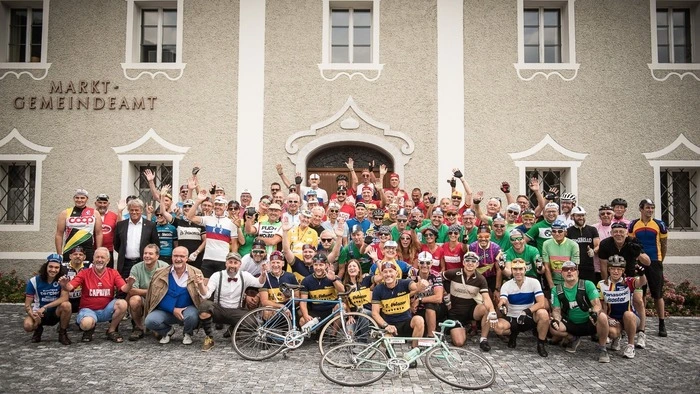 Rund 100 Fans des klassischen Radsports nahmen die erste klassische Kärntner Rundfahrt in Angriff