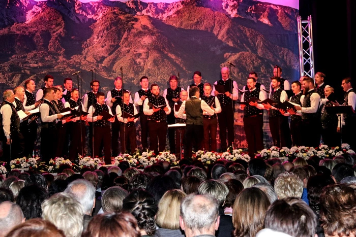 Das Jubiläumskonzert wurde mit dem Donauwalzer eingeleitet. Am Programm stand auch die Bundeshymne.