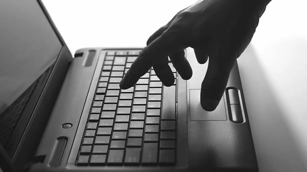 Der Mann nahm im Internet mit rund 140 Minderjährigen Kontakt auf (Symbolbild)