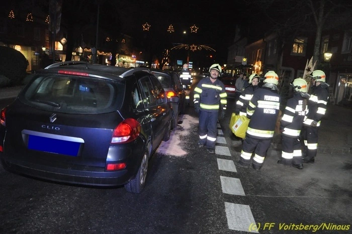 Das Rote Kreuz versorgte die Leichtverletzte und bracht sie ins Krankenhaus. Die Polizei Voitsberg führte die Erhebungen zum Unfallhergang durch.