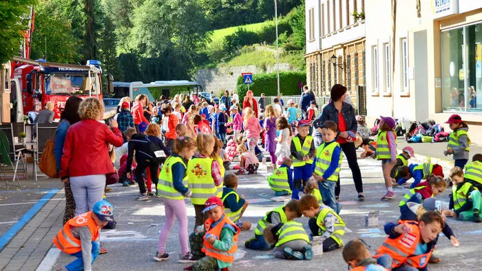 Im Rahmen der Europäischen Mobilitätswoche starten viele Gemeinden ihre Aktionen. In Hermagor eroberten 300 Kinder die Straße.