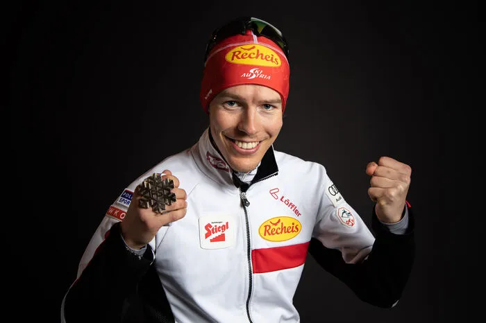 Bei der WM in Lahti war der starke Springer 2017 noch Ersatzmann gewesen. Auch bei den Olympischen Spielen 2018 hielt seine Laufform noch nicht mit den Sprungleistungen Schritt, er erhielt keinen Platz im späteren Bronze-Team.
