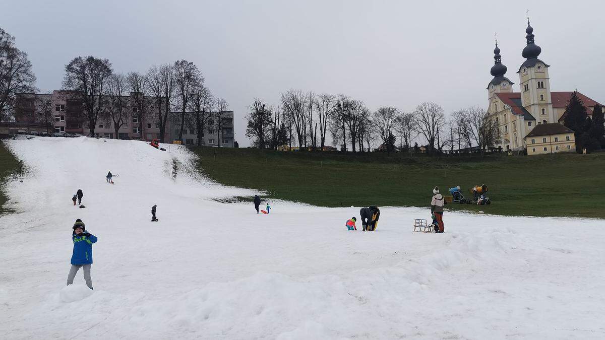 Am Loretohügel in St. Andrä kann man winterlichen Spaß erleben 