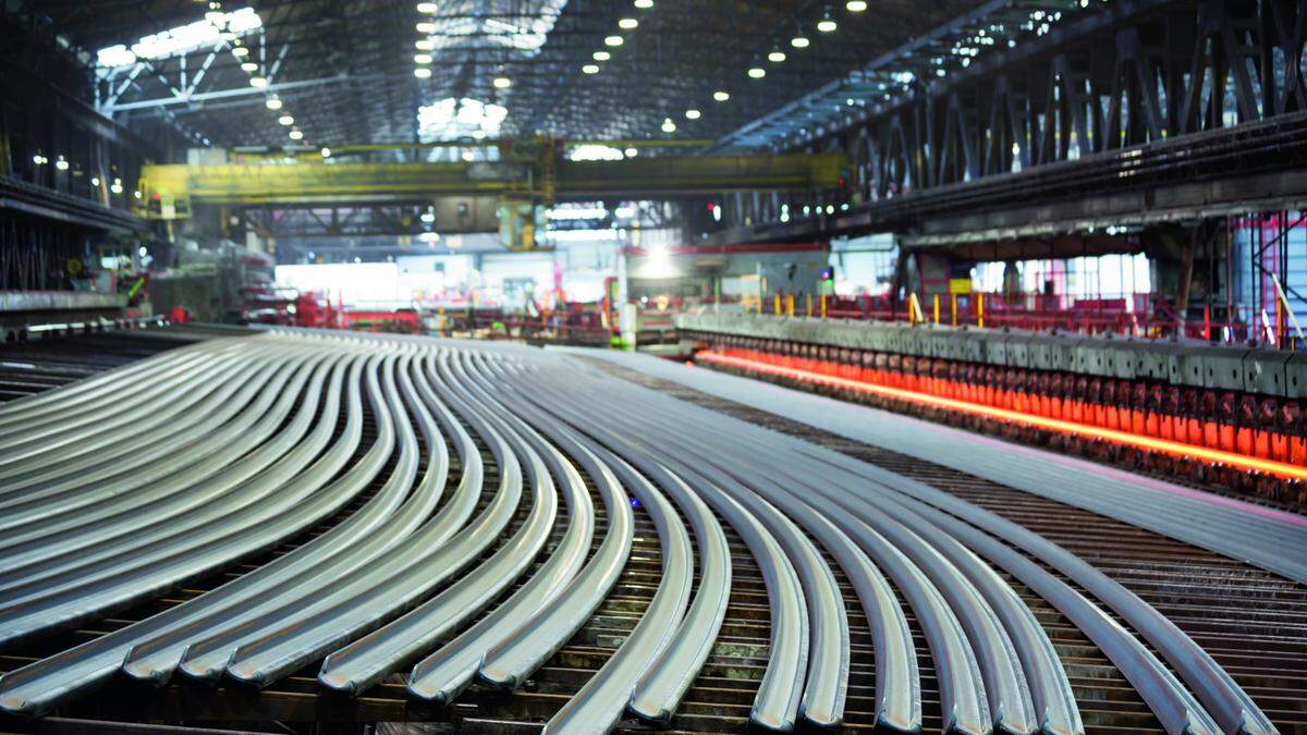 Die hohe Nachfrage nach den hochqualitativen Schienengüten habe im ersten Quartal zu einer Vollauslastung der Schienenproduktion am Standort Donawitz geführt