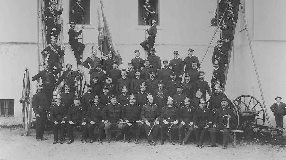 Eines der ersten Gruppenfotos der FF St. Veit im Jahr 1905