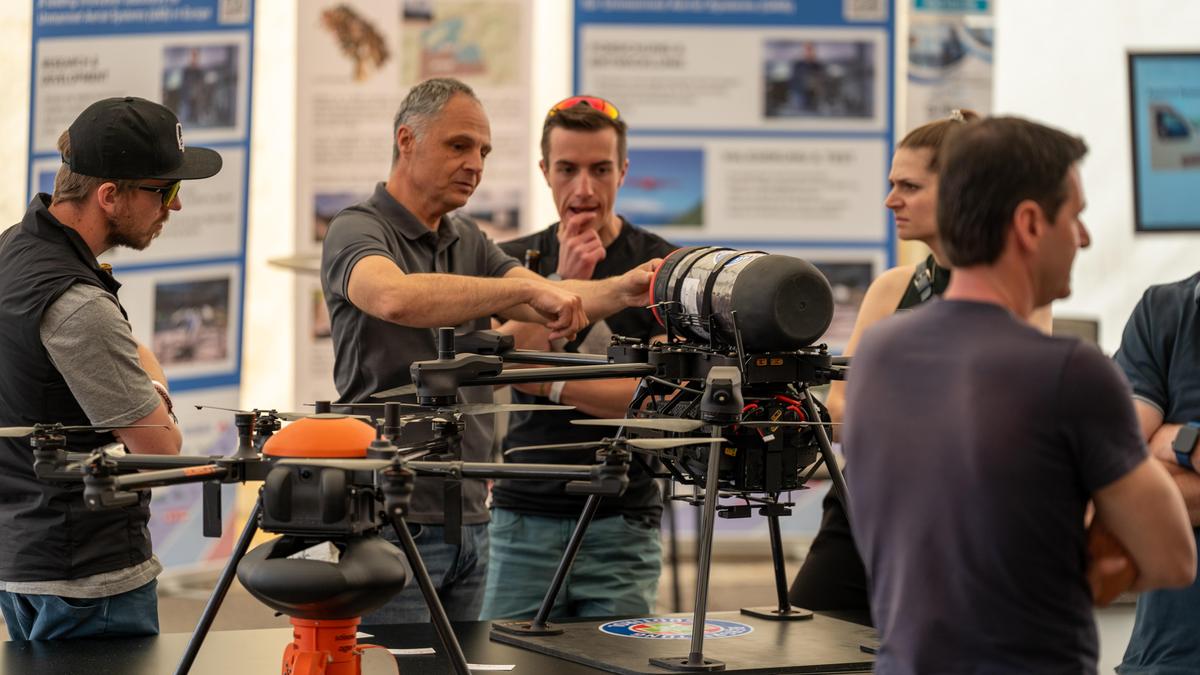 Professionelle Drohnen heben sich durch ihre Größe vom Hobbybereich ab