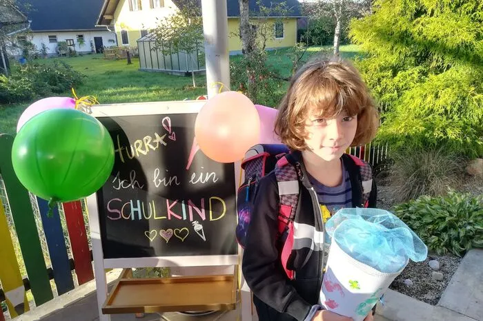 Er freute sich riesig auf die 1. Klasse der Volksschule  Rassach, wo er in der Fuchsklasse ist. Hier können Sie Ihre Bilder hochladen und am Gewinnspiel teilnehmen  