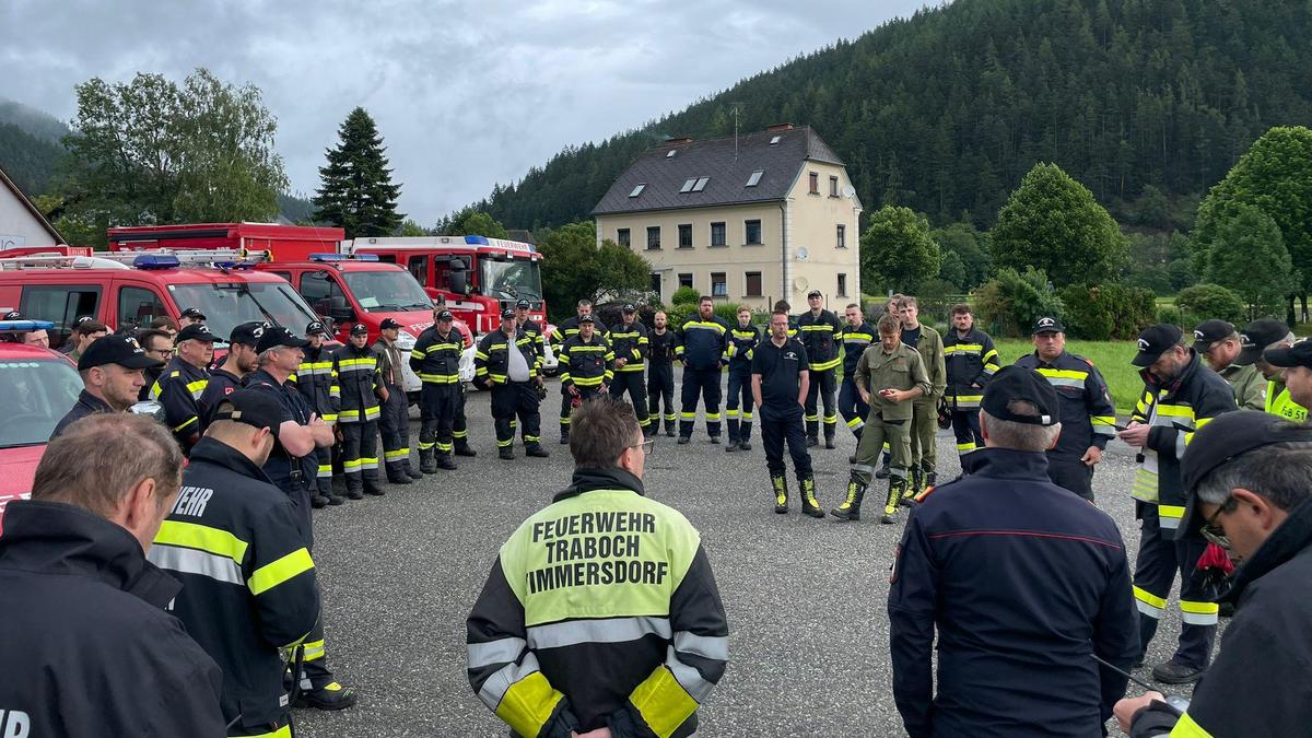59 Einsatzkräfte der Feuerwehren aus dem Bezirk Leoben leisteten nach den Unwetterereignissen in der Oststeiermark Hilfe
