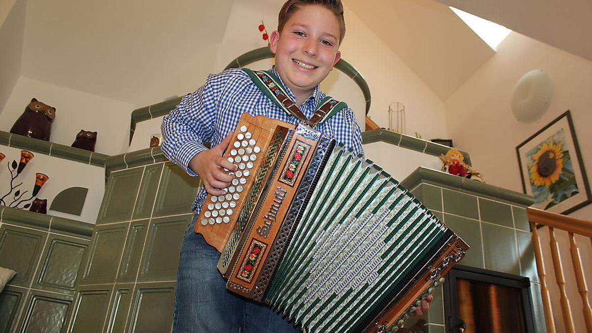 Michael Wabitsch aus Bärnbach steht im Finale beim Steirischen Harmonikawettbewerb 