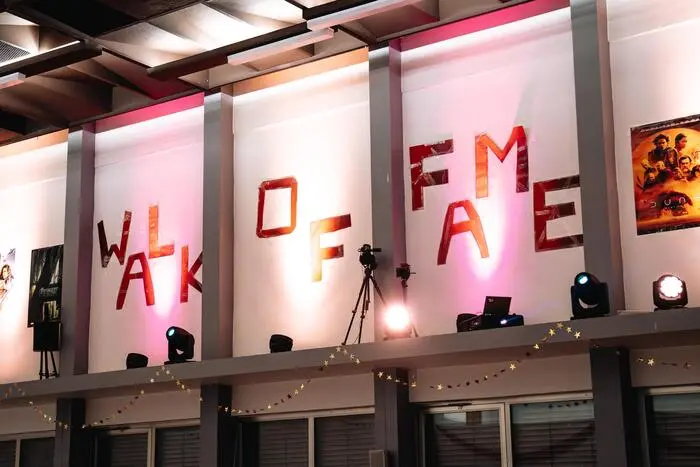 Unter dem Motto „Walk of Fame – Kein Film ohne Stars, kein Ball ohne uns“ wurde in den gut besuchten Kammersälen Donawitz gefeiert und unter anderem zur Musik der Band „Herzkraft“ im großen Saal das Tanzbein geschwungen.