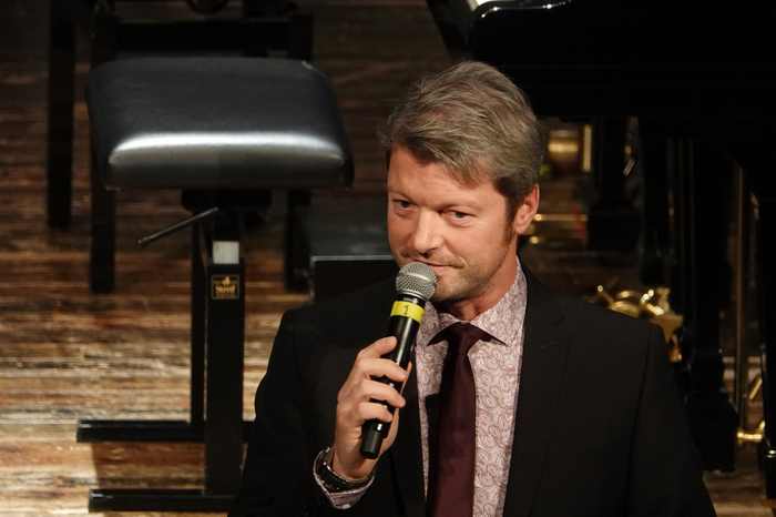 Musikschuldirektor Josef Bratl war stolz auf die Schüler der Klavierklassen von Dong-Yeon Stelzmüller, Andrea Waldeck, Barbara Mauerhofer und Katarina Kemmer und gratulierte zum Konzert.