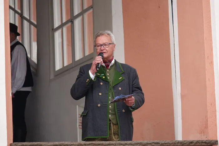 Erhard Skupa führte durch die Eröffnung.