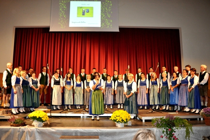 Die Sängerinnen und Sänger hatte nach dem Sieg bei der „Großen Chance der Chöre“ viele Einladungen und Auftritte zu bewältigen, an eine Aufnahme einer neuen CD war vorerst nicht nicht zu denken.