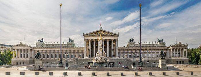 Fotolia. Das Parlament am Dr.-Karl-Renner-Ring in Wien