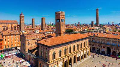 Bolognas Stadtbild ist geprägt von mittelalterlichen Prachtbauten und Türmen