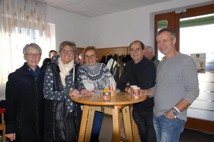 Acht heimische Ausstellerinnen und Aussteller rund um die Marktgemeinde Hartmannsdorf boten ihre Produkte an.