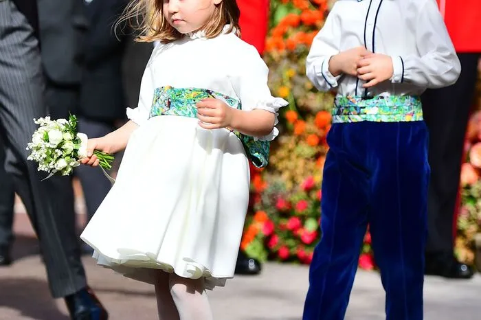 1) Mit Waffen oder anderem Kriegsspielzeug zu spielen, ist Prinzessin Charlotte (3) und Prinz Georg (5), den beiden ältesten Kindern von Prinz William und Herzogin Kate, strengstens verboten.