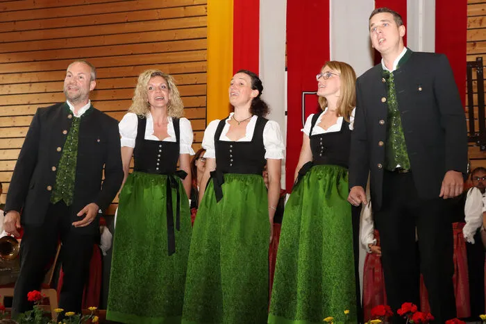 Das Vokalensemble Hamatgefühlt aus dem Rosental unter Leitung von Martin Supnaz.  