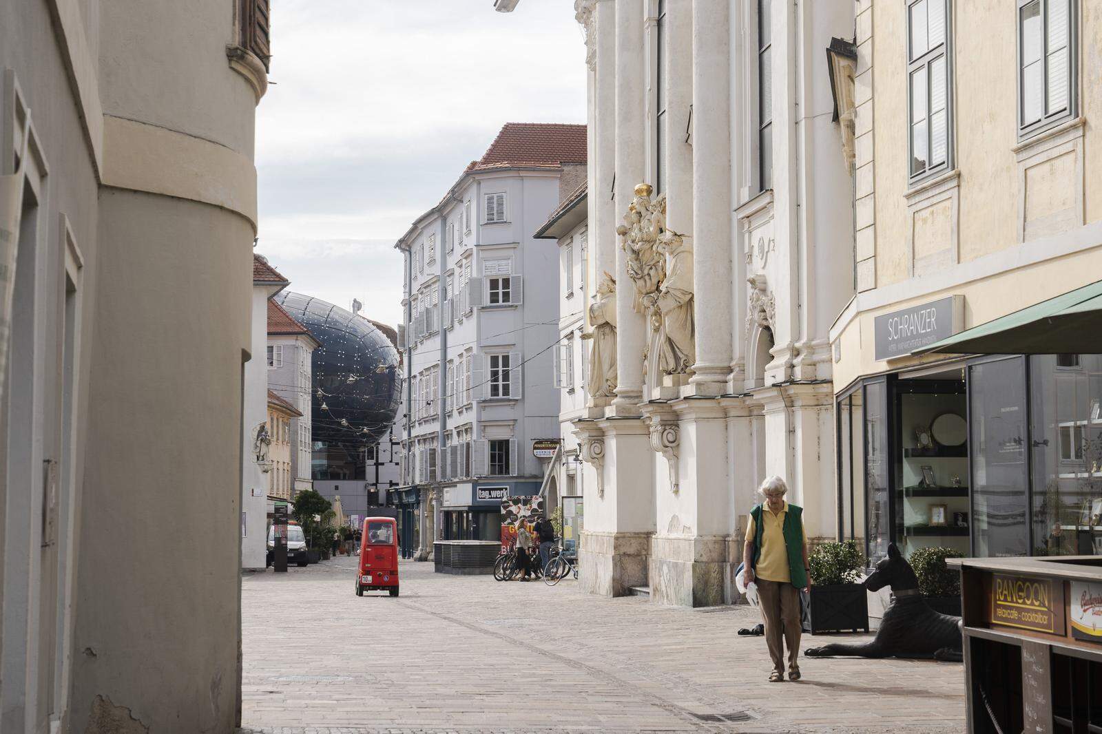 Hinter der blauen Blase des Kunsthaus Graz ist ein lebendiges Viertel gewachsen