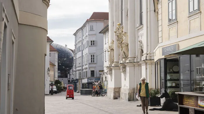 Hinter der blauen Blase des Kunsthaus Graz ist ein lebendiges Viertel gewachsen