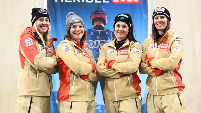 Cornelia Hütter, Ramona Siebenhofer, Franziska Gritsch und Ricarda Haaser, das ÖSV-Quartett, das am Montag in der Kombination den WM-Auftakt machen wird, präsentieren die WM-Wäsch' der Österreicherinnen und Österreicher.